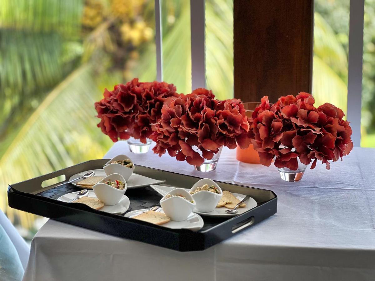Green Lord Domaine - Lodges Piscine & Spa - Bar & Lounge - Restaurant Gastronomique Lamentin Exterior photo